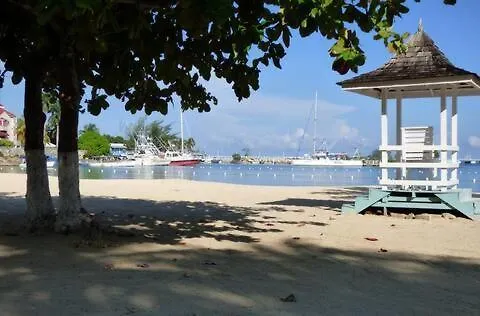 Apartment By The Beach Sleeps 4 Ocho Rios